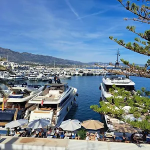 Habitación en casa particular Private In Huge Penthouse 1st Line Puerto Banus, Incredible Views, Jacuzzis, Marbella